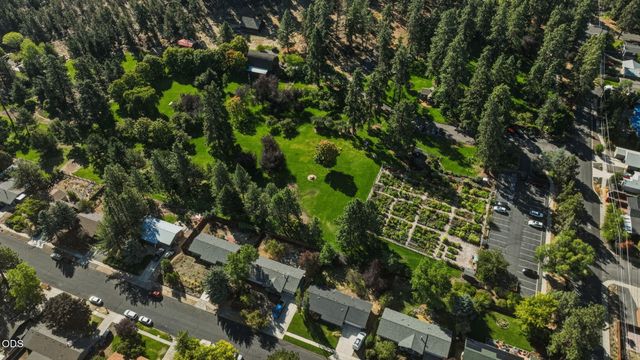 1847 NE Ellamae Place, Bend, OR 97701