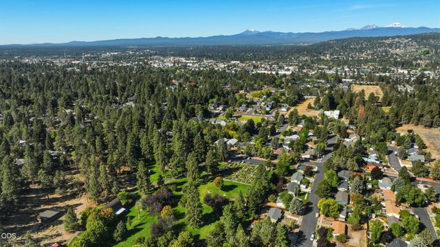 1847 NE Ellamae Place, Bend, OR 97701