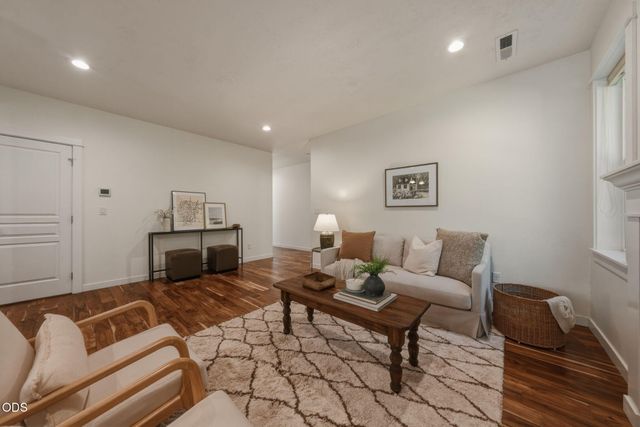 1847 NE Ellamae Place, Bend, OR 97701