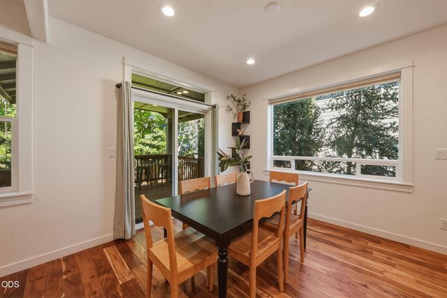 1847 NE Ellamae Place, Bend, OR 97701