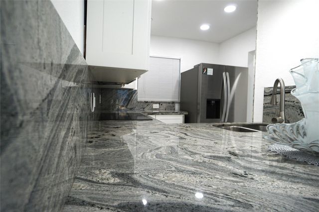 1035 W 77th St 208, Hialeah, FL 33014