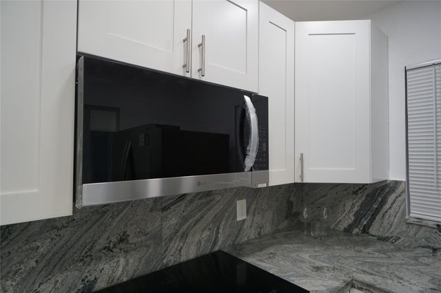 1035 W 77th St 208, Hialeah, FL 33014