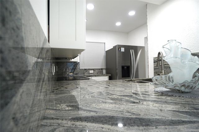 1035 W 77th St 208, Hialeah, FL 33014