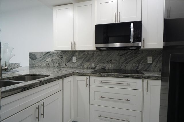 1035 W 77th St 208, Hialeah, FL 33014