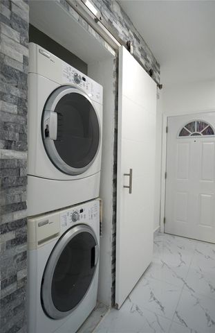 1035 W 77th St 208, Hialeah, FL 33014