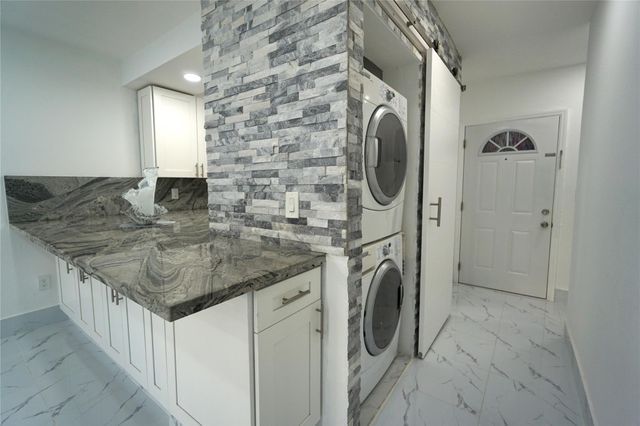 1035 W 77th St 208, Hialeah, FL 33014