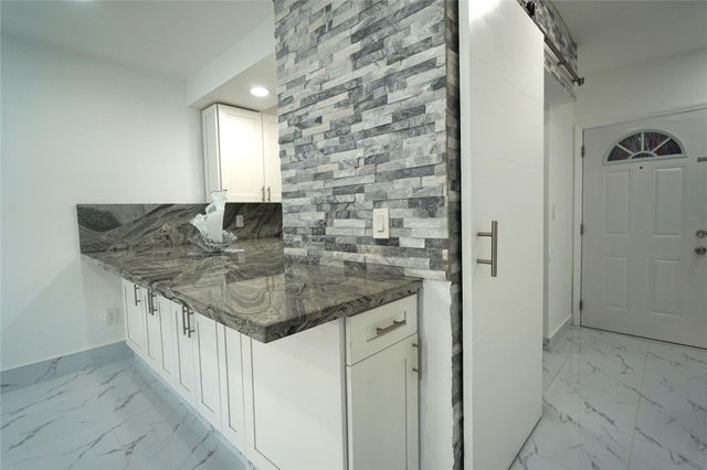 1035 W 77th St 208, Hialeah, FL 33014