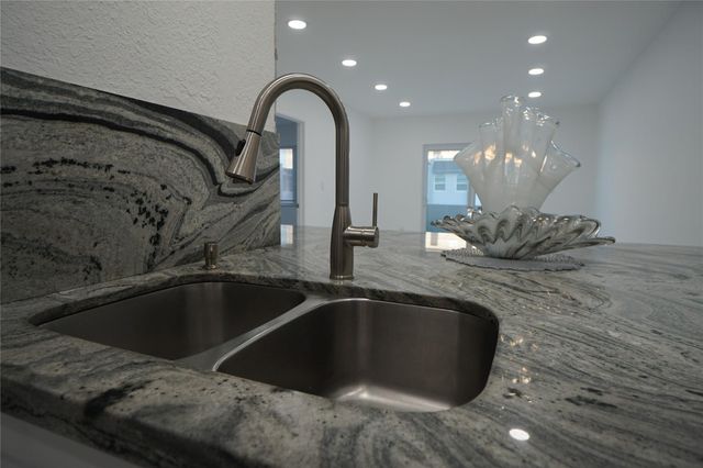 1035 W 77th St 208, Hialeah, FL 33014