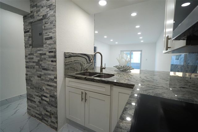 1035 W 77th St 208, Hialeah, FL 33014