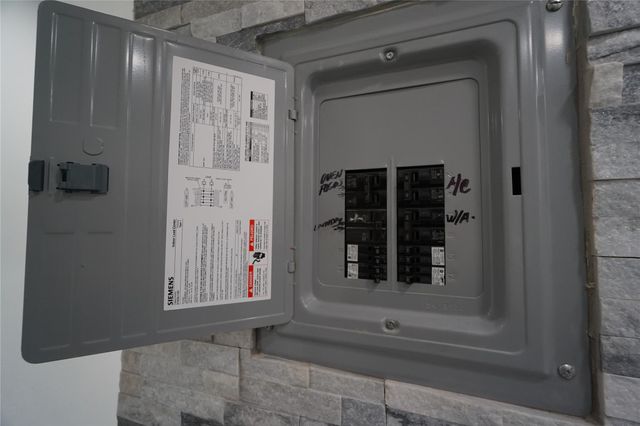 1035 W 77th St 208, Hialeah, FL 33014