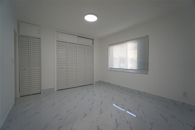 1035 W 77th St 208, Hialeah, FL 33014