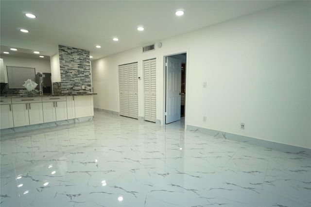 1035 W 77th St 208, Hialeah, FL 33014