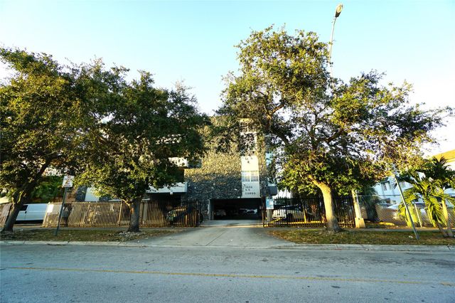 1035 W 77th St 208, Hialeah, FL 33014