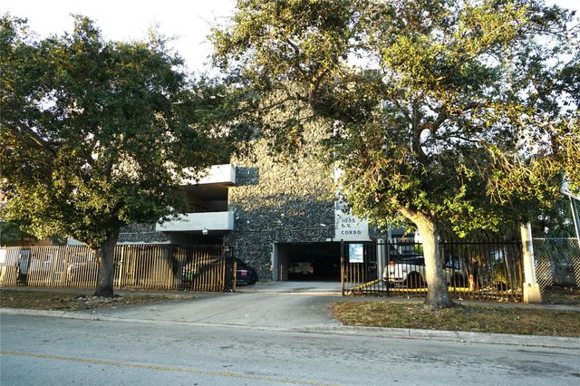 1035 W 77th St 208, Hialeah, FL 33014