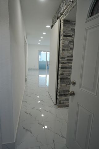 1035 W 77th St 208, Hialeah, FL 33014