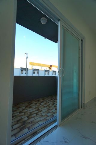 1035 W 77th St 208, Hialeah, FL 33014