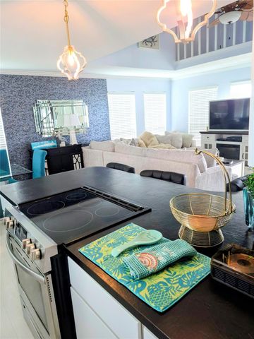 1122 Makatea Street, Tiki Island, TX 77554