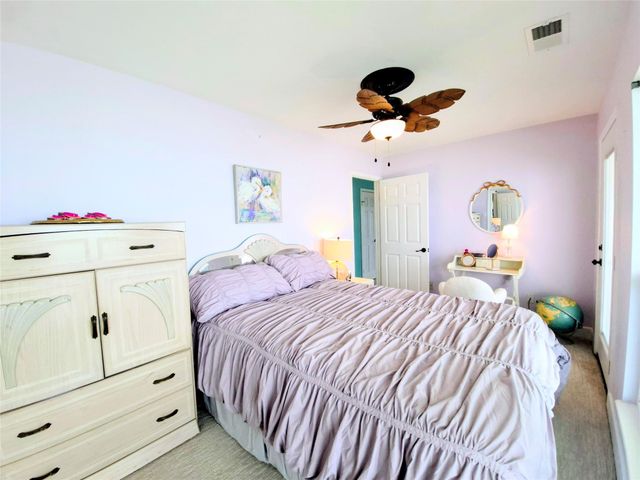 1122 Makatea Street, Tiki Island, TX 77554