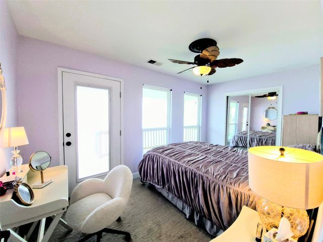1122 Makatea Street, Tiki Island, TX 77554