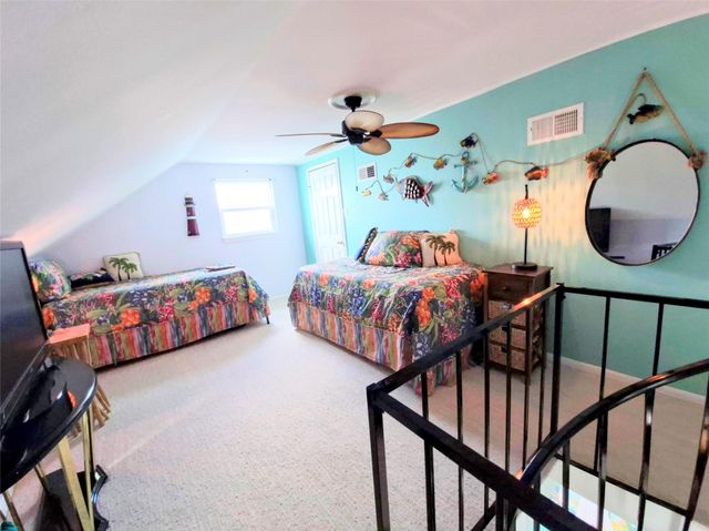 1122 Makatea Street, Tiki Island, TX 77554