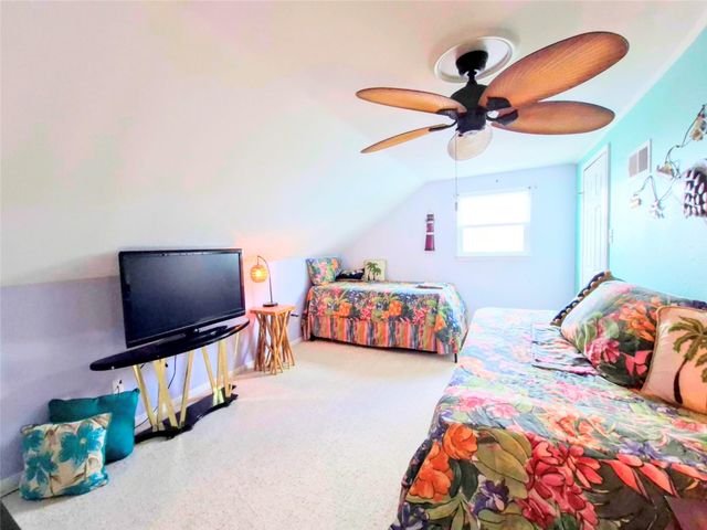 1122 Makatea Street, Tiki Island, TX 77554