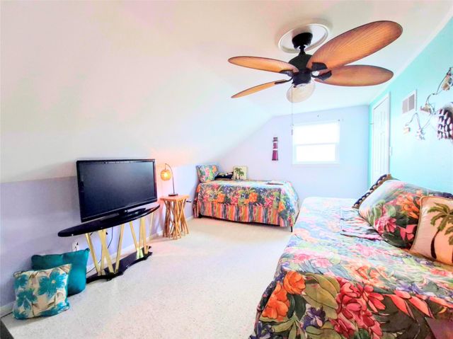 1122 Makatea Street, Tiki Island, TX 77554