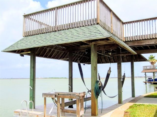 1122 Makatea Street, Tiki Island, TX 77554