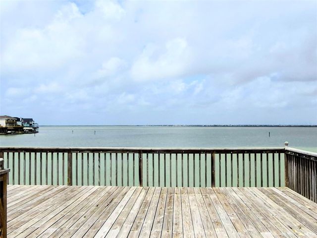 1122 Makatea Street, Tiki Island, TX 77554