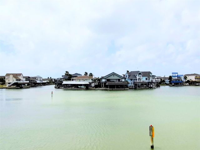 1122 Makatea Street, Tiki Island, TX 77554