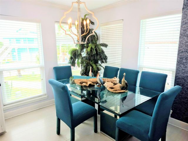 1122 Makatea Street, Tiki Island, TX 77554