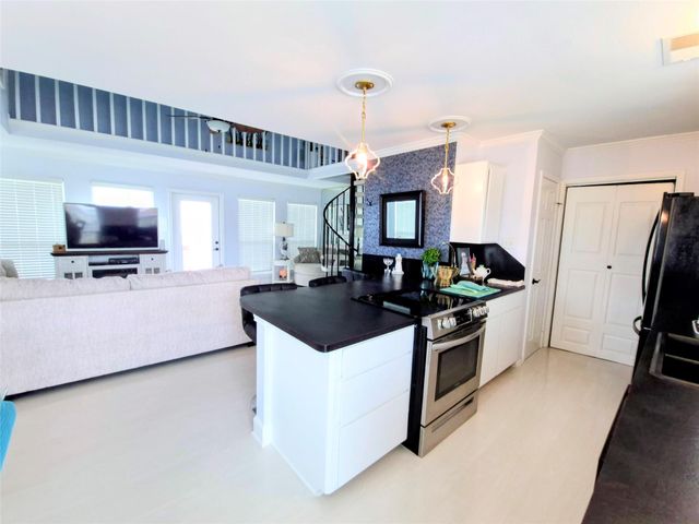 1122 Makatea Street, Tiki Island, TX 77554