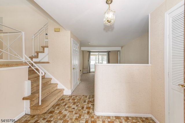 5 Beechwood Dr, Roxbury Twp., NJ 07876