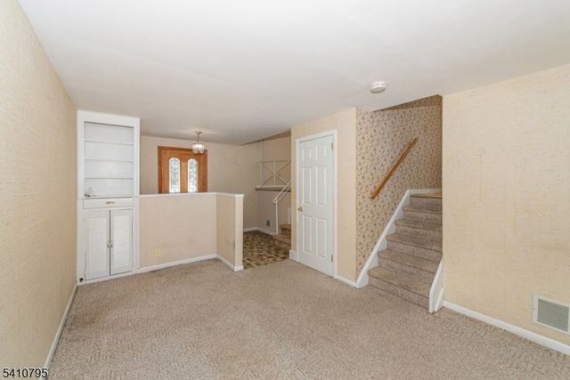 5 Beechwood Dr, Roxbury Twp., NJ 07876