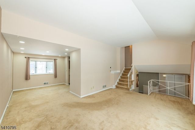 5 Beechwood Dr, Roxbury Twp., NJ 07876