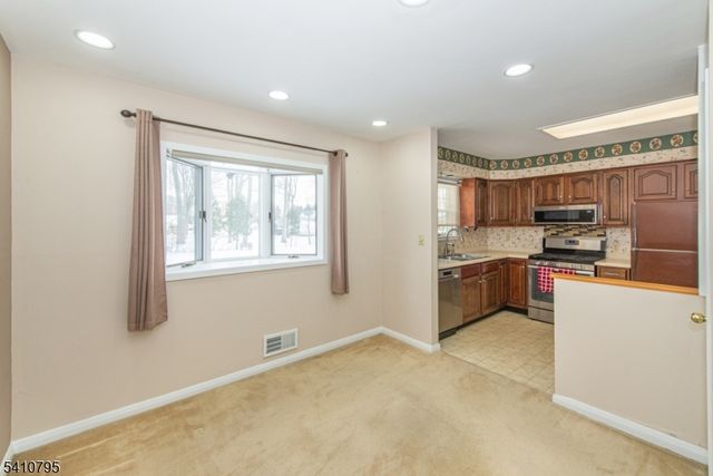 5 Beechwood Dr, Roxbury Twp., NJ 07876