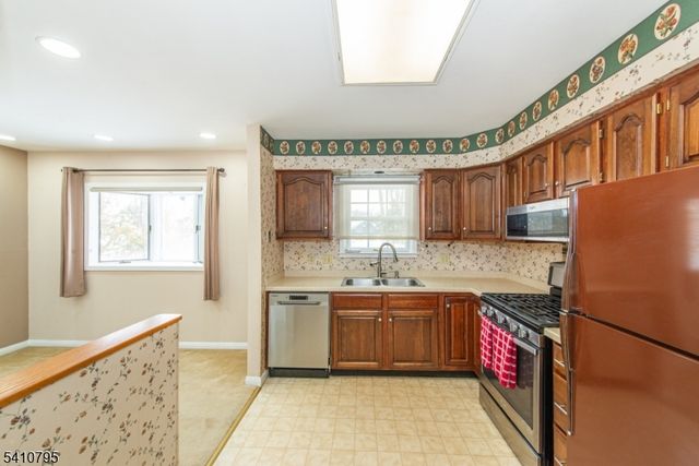 5 Beechwood Dr, Roxbury Twp., NJ 07876