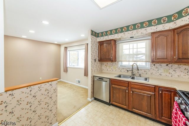 5 Beechwood Dr, Roxbury Twp., NJ 07876