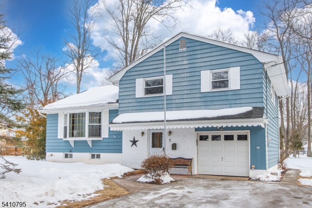 5 Beechwood Dr, Roxbury Twp., NJ 07876