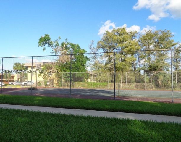 8020 N Colony Cir N 202, Tamarac, FL 33321