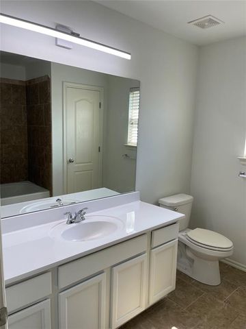 9216 NW 71st Street, Yukon, OK 73099