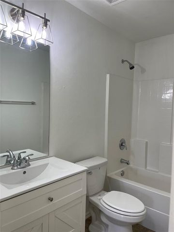 9216 NW 71st Street, Yukon, OK 73099