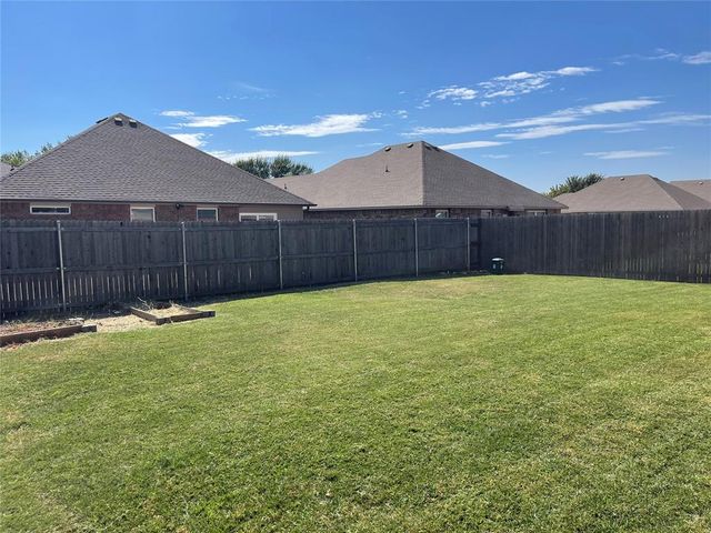 9216 NW 71st Street, Yukon, OK 73099