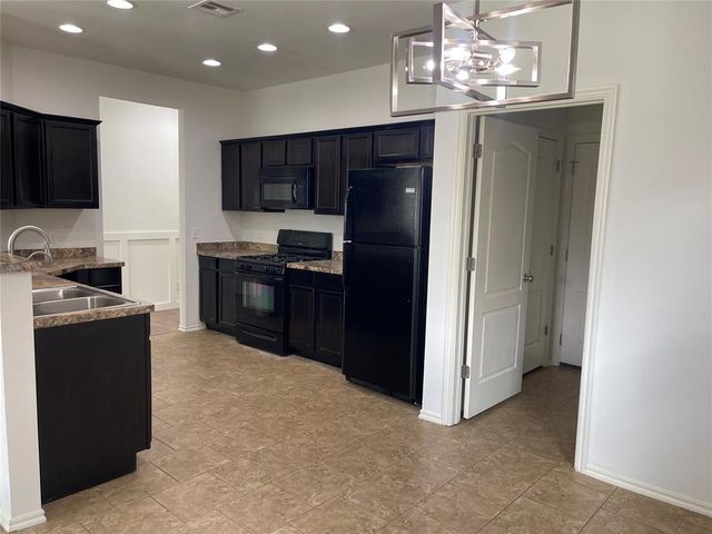 9216 NW 71st Street, Yukon, OK 73099