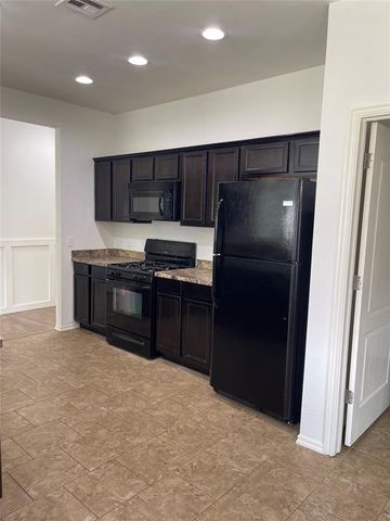 9216 NW 71st Street, Yukon, OK 73099