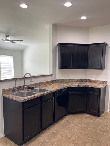 9216 NW 71st Street, Yukon, OK 73099