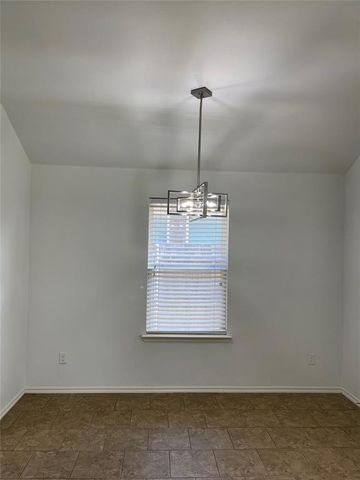 9216 NW 71st Street, Yukon, OK 73099