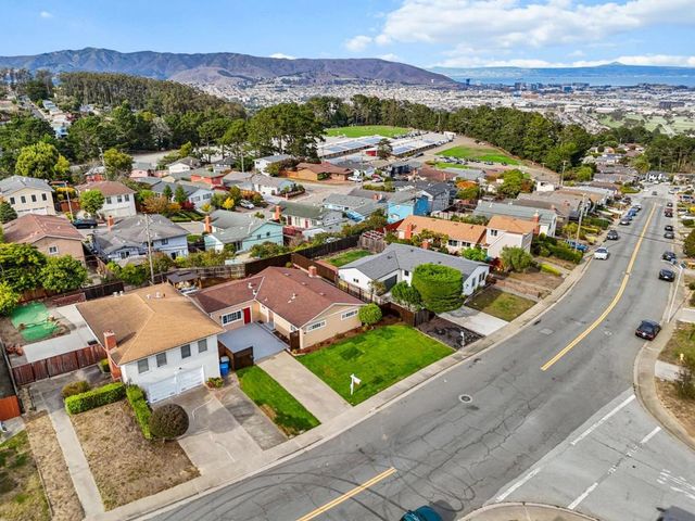 2700 Rollingwood Drive, San Bruno, CA 94066