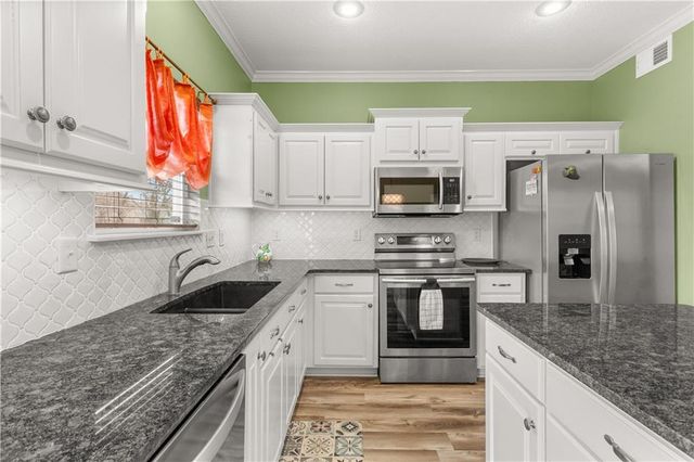 2705 S Haden Court, Independence, MO 64055