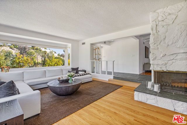 19630 Rosita Street, Tarzana (los Angeles), CA 91356