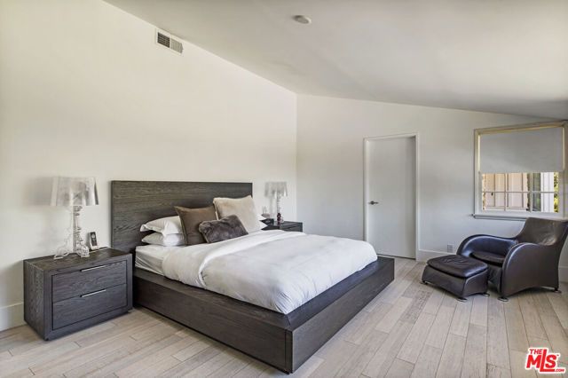 19630 Rosita Street, Tarzana (los Angeles), CA 91356